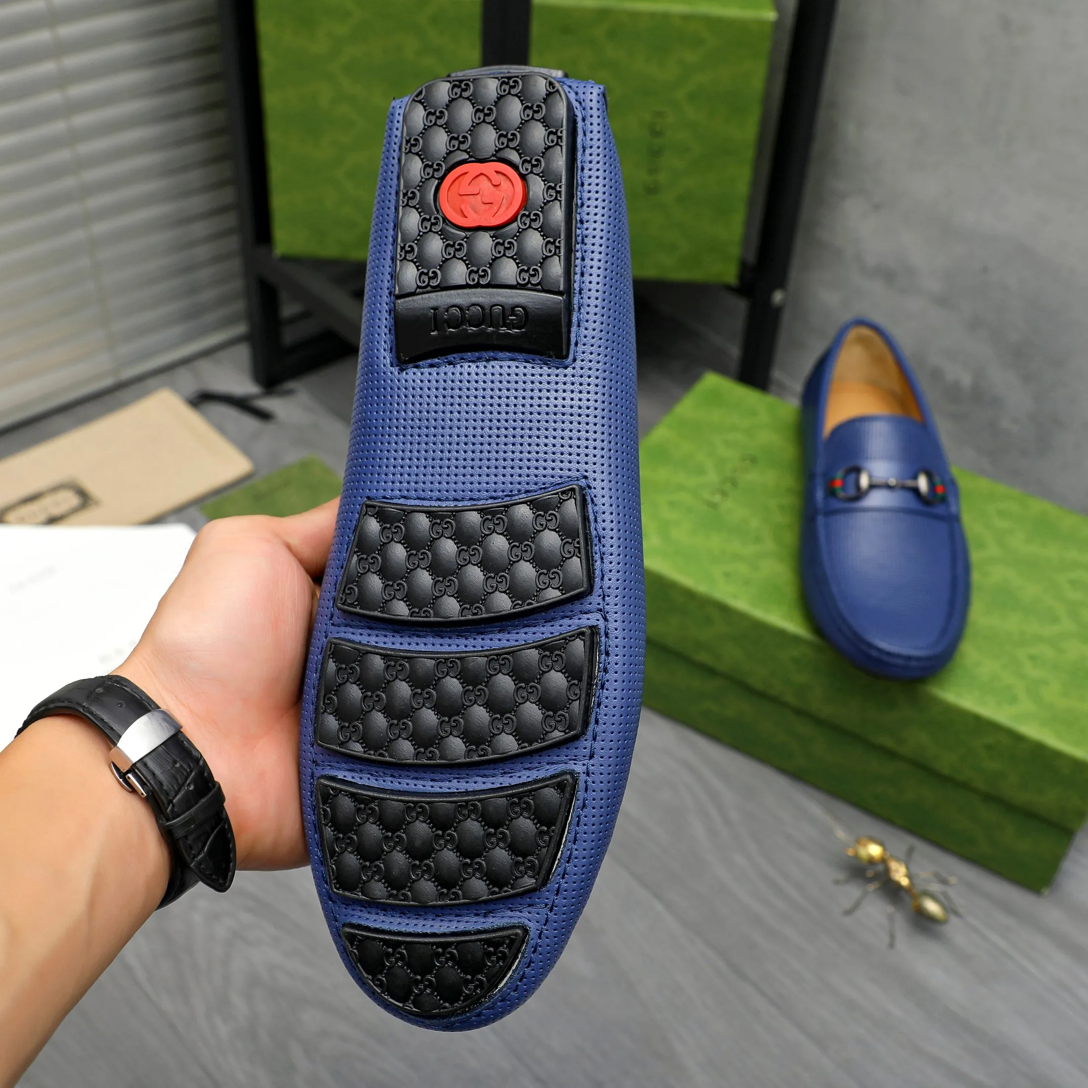 Men's shoes 💰p420 Product trademark: GUCCI (Gucci) casual slip-on men's shoes Regular size: 38-44 Product materials: Selected hollow cowhide upper, sheepskin lining, rubber outsole